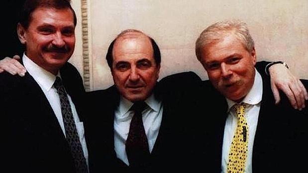 Badri Patarkatsishvili (derecha), murió en 2008. A su lado, su socio el olígarca Boris Berezovsky, que falleció en 2013 por un presunto ahorcamiento
